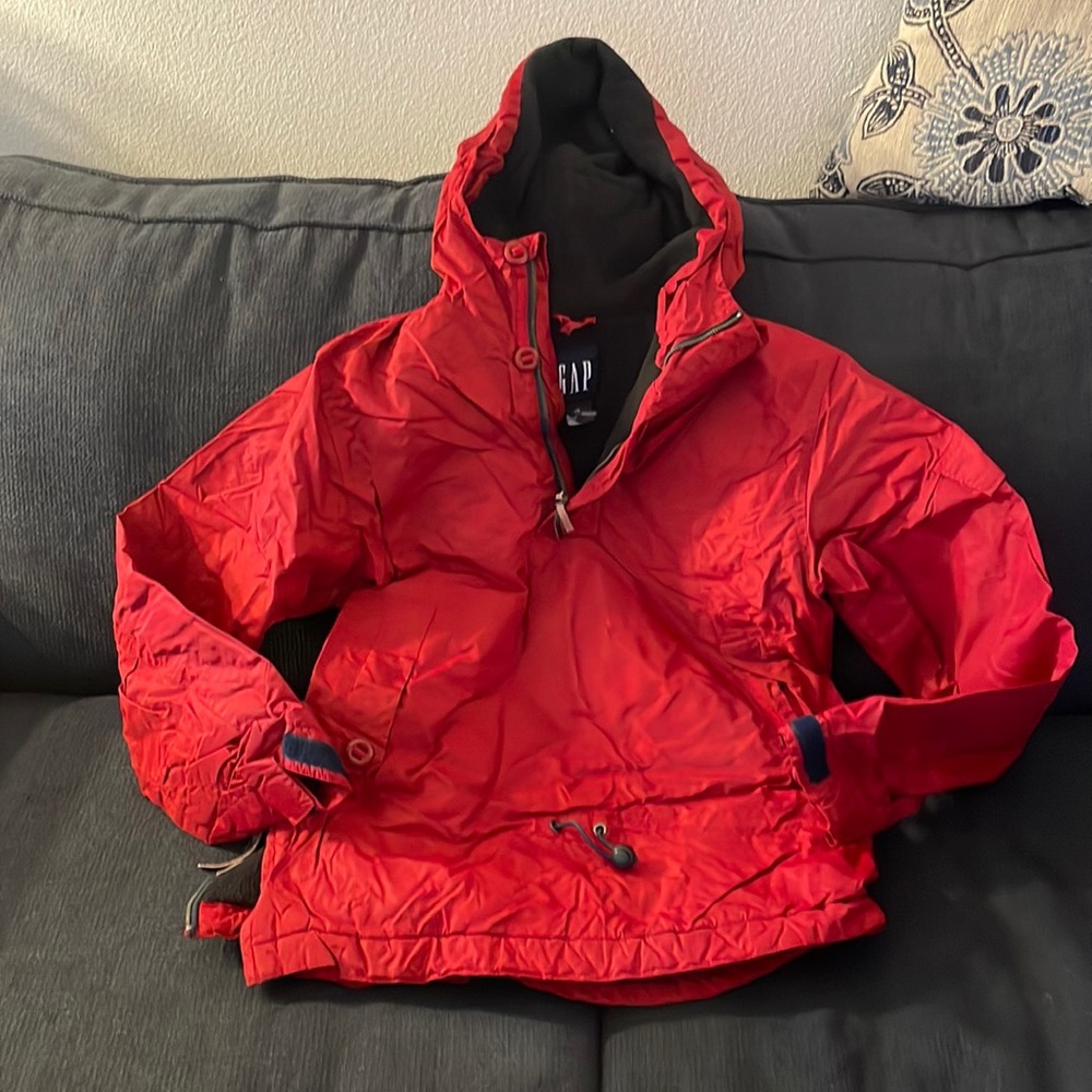 Red GAP pullover jacket. Unisex . Size small